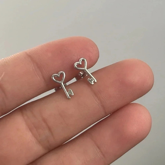 925 Sterling Silver Heart Key Earrings - Picture 2 of 8